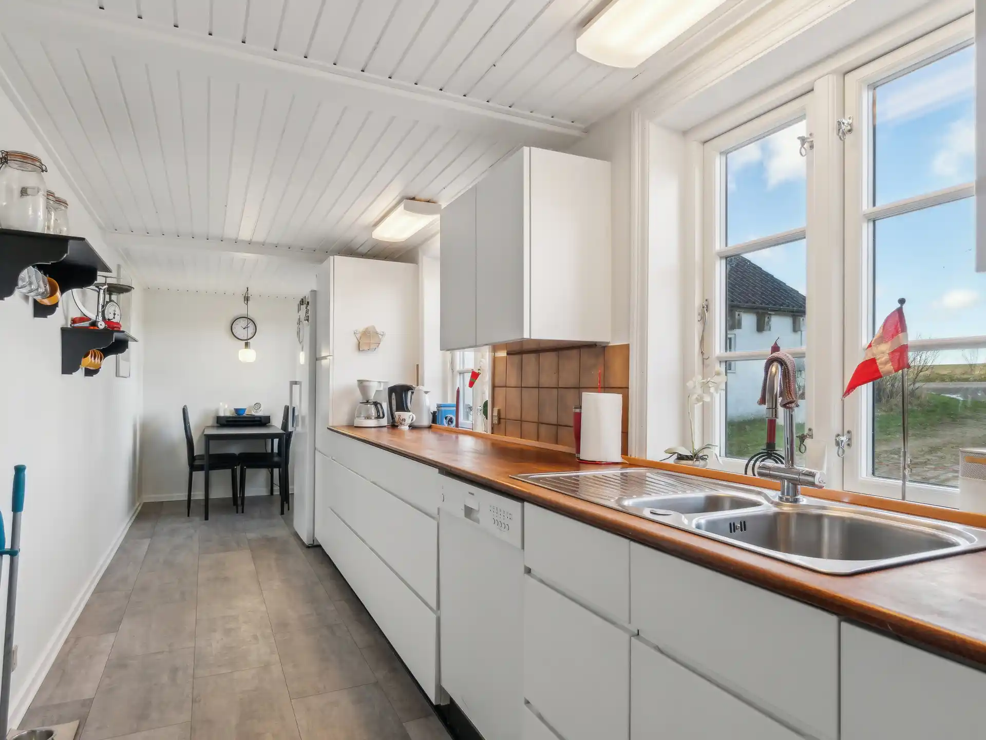 Aflangt flot køkken