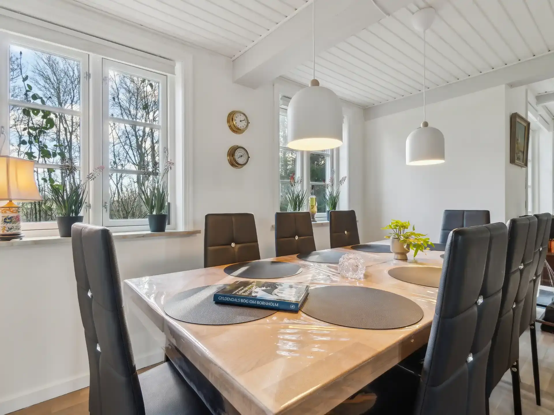 Spisebord med god plads